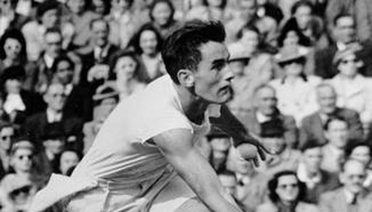Dia menang di Wimbledon pada tahun 1948 dan mengambil beberapa gelar ganda sebelum pindah ke Brasil dan mendirikan rantai makanan cepat saji.